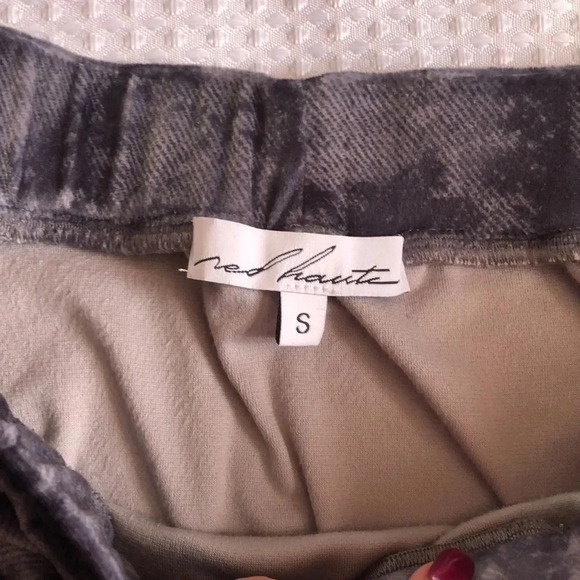 NWT Red Haute Off the Shoulder Top - Picture 7 of 10